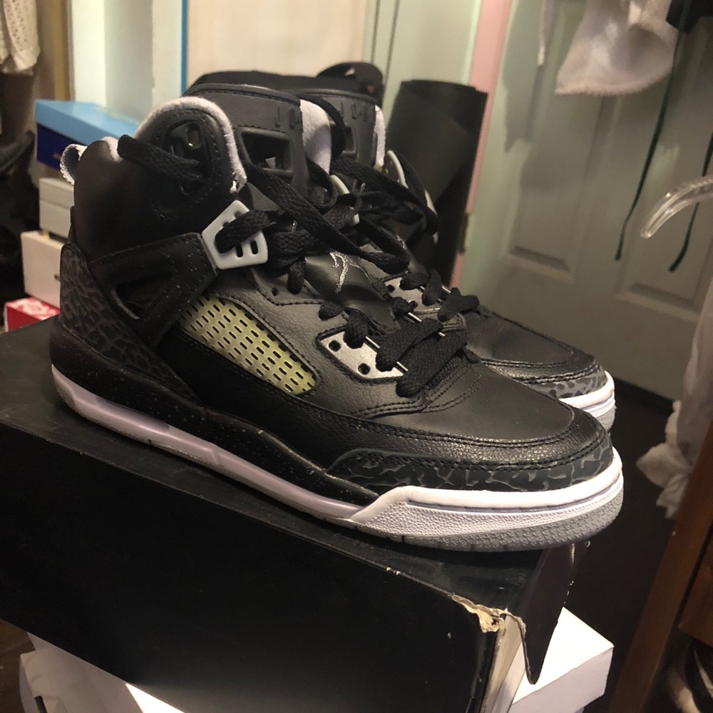 Jordan Spizike 6Y 8 womens